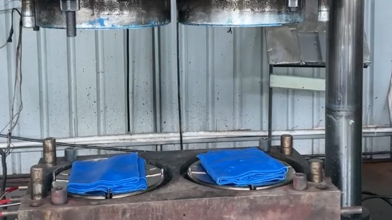 双色模具加工：关键步骤与注意事项**