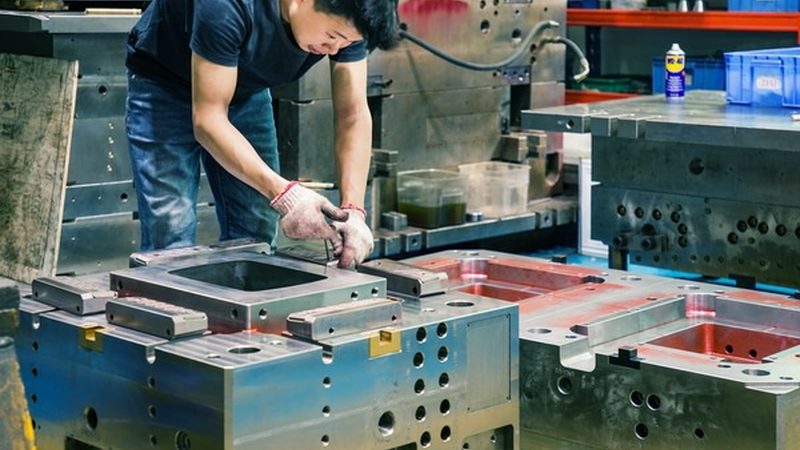 高精度吸塑模具定制：关键参数解析与选型逻辑