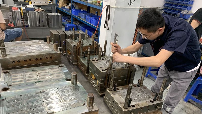 成都汽车模具厂家资质认证，揭秘其背后的品质保障