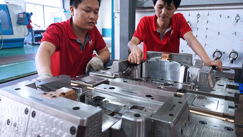 小批量塑料模具加工：规格选择与工艺考量**
