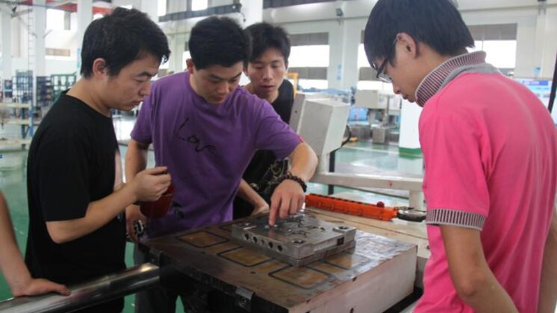 深圳小型精密模具批发：揭秘其核心工艺与选型要点**
